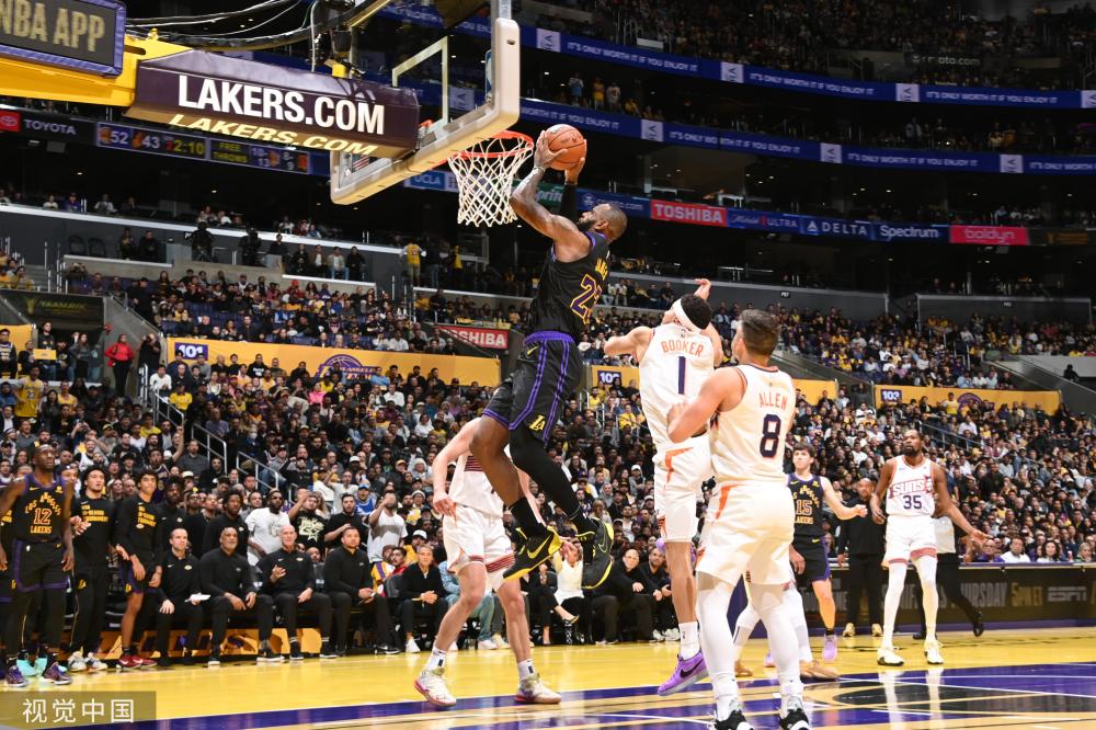 围绕莱万展 围绕莱万展